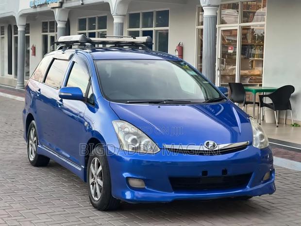 Toyota Wish 2005 Blue