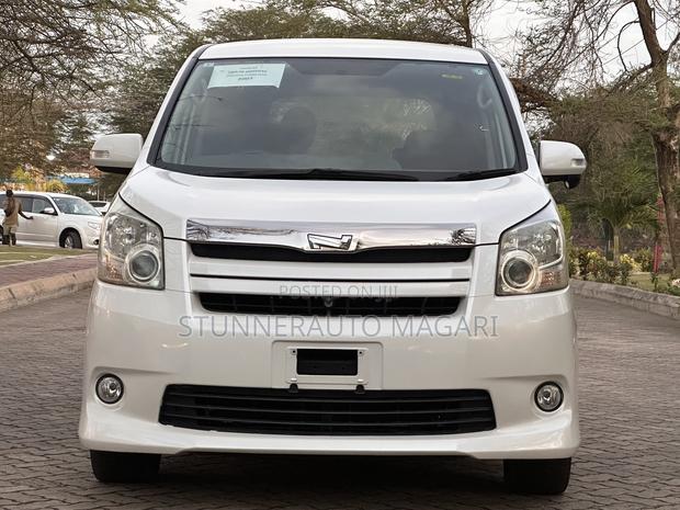 Toyota Noah 2008 Pearl