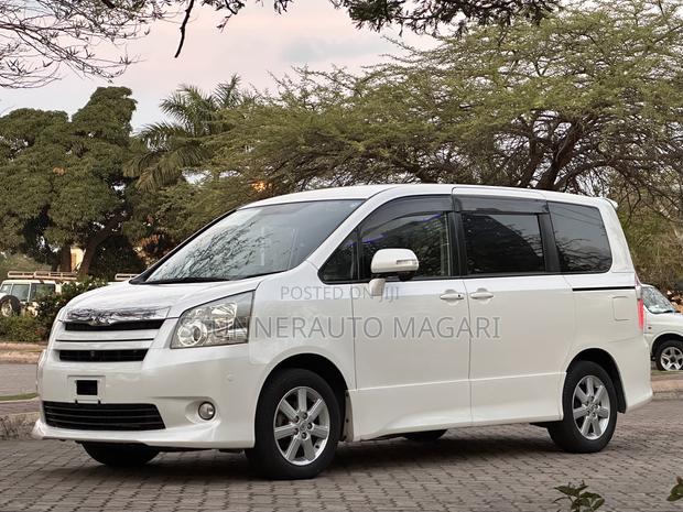 Toyota Noah 2008 Pearl