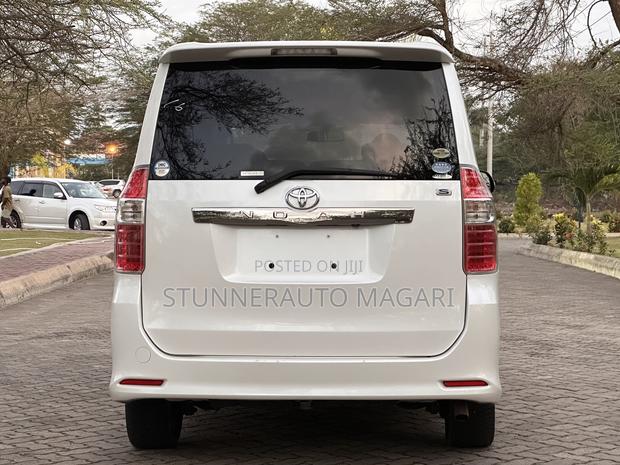 Toyota Noah 2008 Pearl