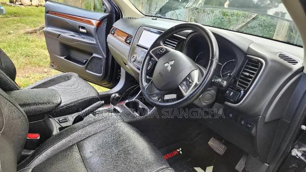 Mitsubishi Outlander 2012 Black