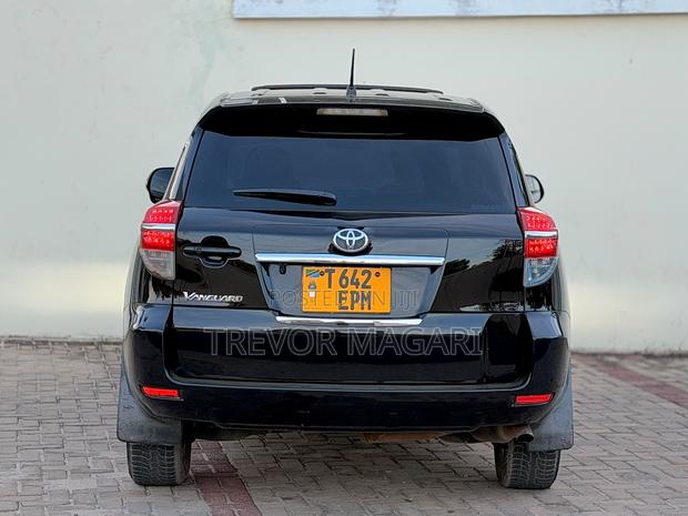 Toyota Vanguard 2011 Black