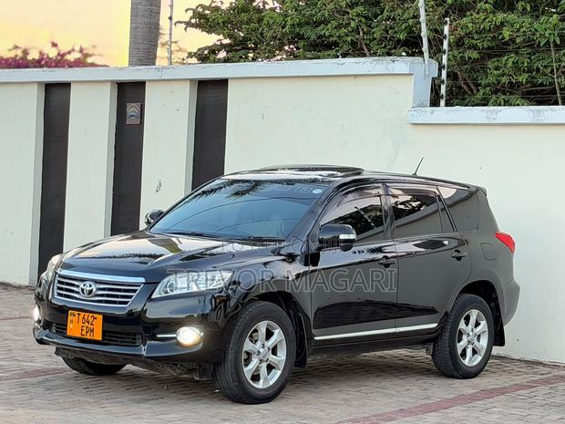 Toyota Vanguard 2011 Black