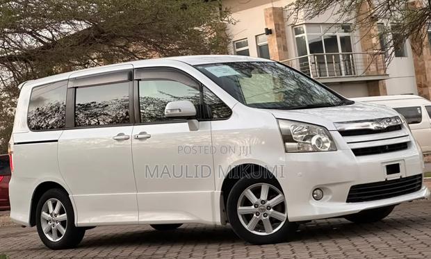 Toyota Noah 2008 White