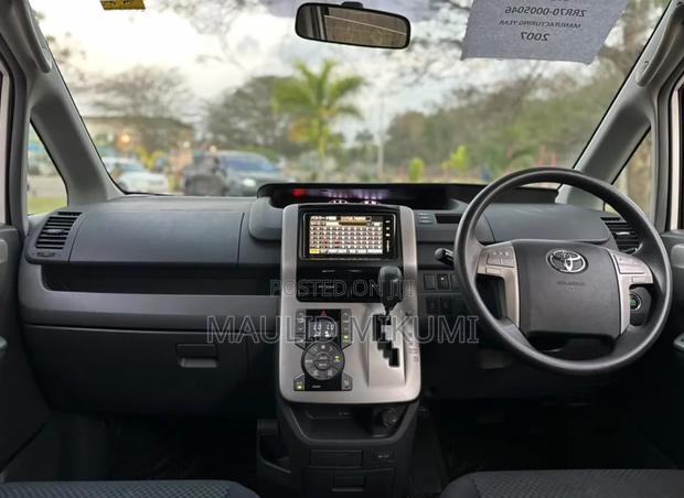 Toyota Noah 2008 White