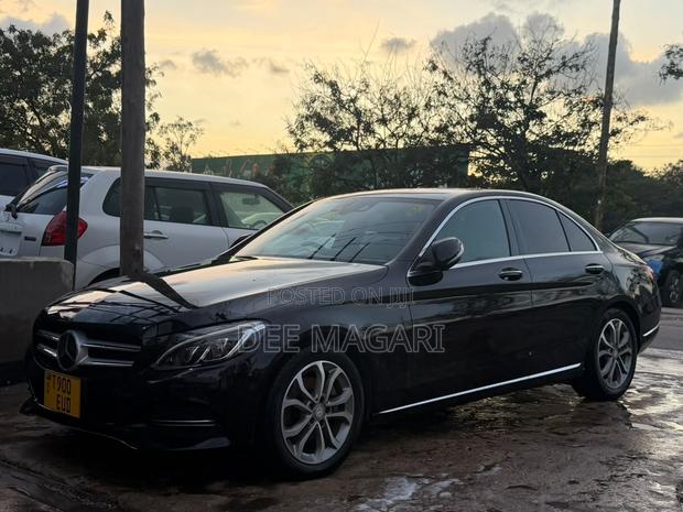 Mercedes-Benz C200 2014 Black