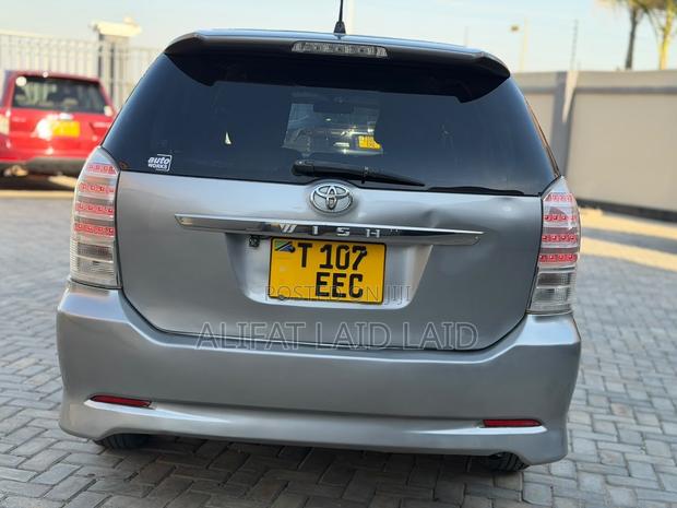 Toyota Wish 2005 Gray