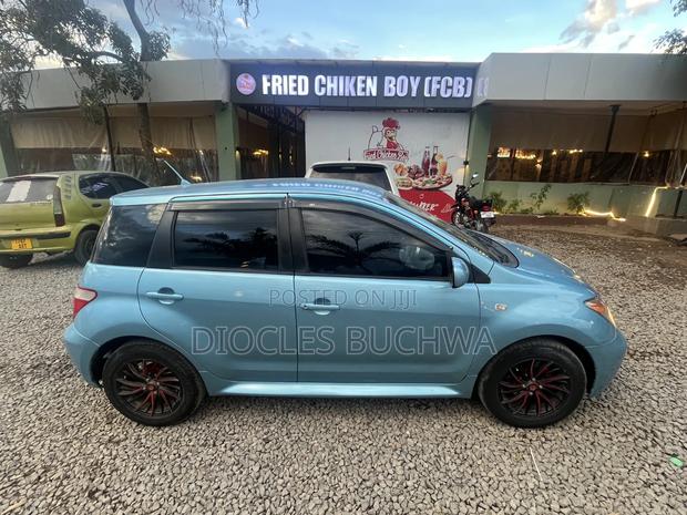 Toyota IST 2005 Blue