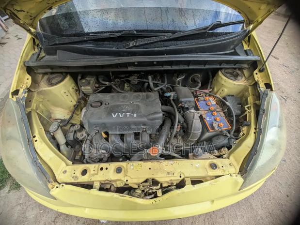 Toyota Fun Cargo 2004 Yellow