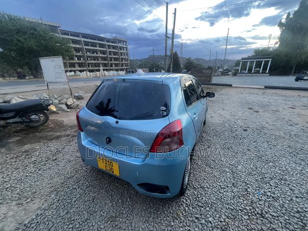 Toyota Vitz 2006 Blue