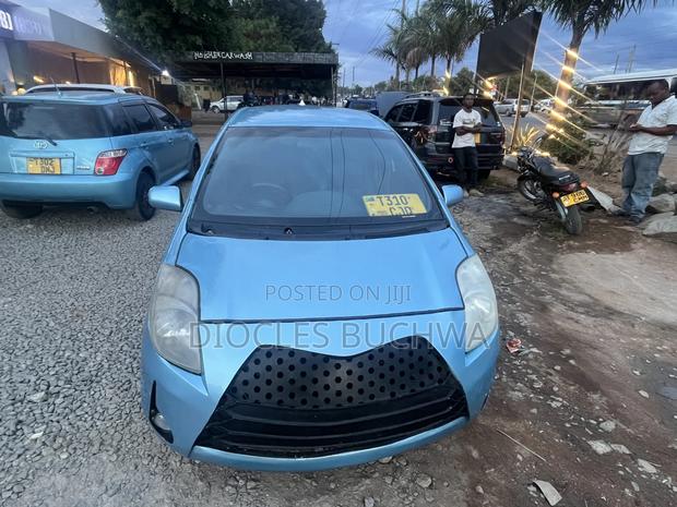 Toyota Vitz 2006 Blue