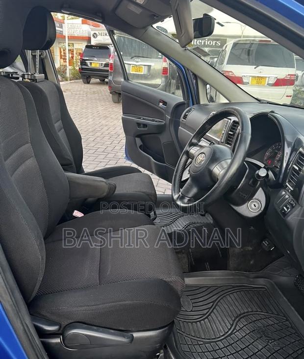 Toyota Wish 2005 Blue
