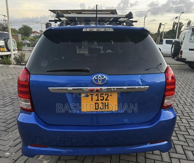 Toyota Wish 2005 Blue