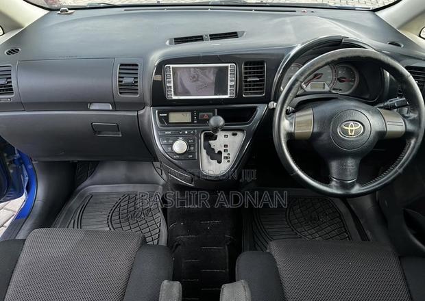 Toyota Wish 2005 Blue
