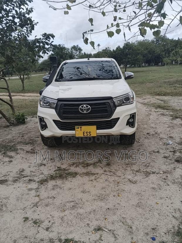 Toyota Hilux 2019 White