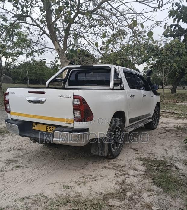 Toyota Hilux 2019 White