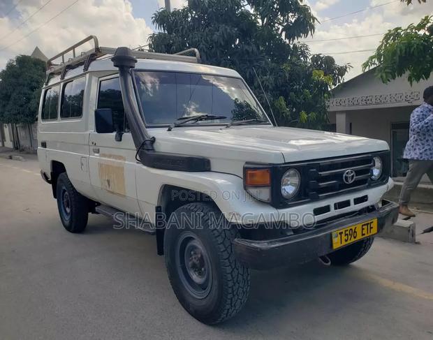 Toyota Land Cruiser 2007 Off white
