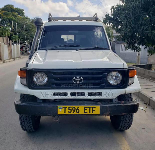 Toyota Land Cruiser 2007 Off white