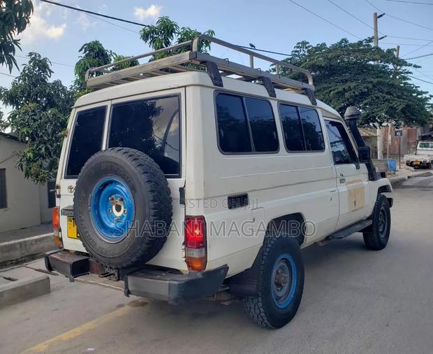 Toyota Land Cruiser 2007 Off white