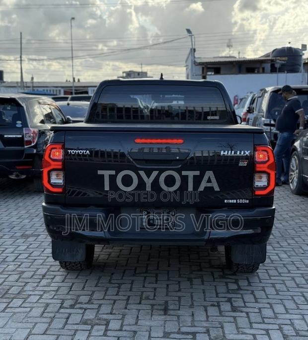 Toyota Hilux 2022 Black