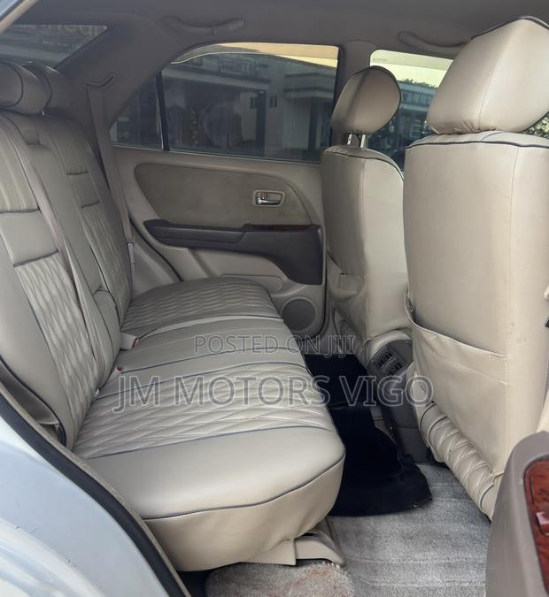 Toyota Harrier 2001 White