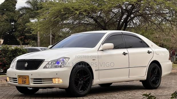 Toyota Crown 2006 Pearl