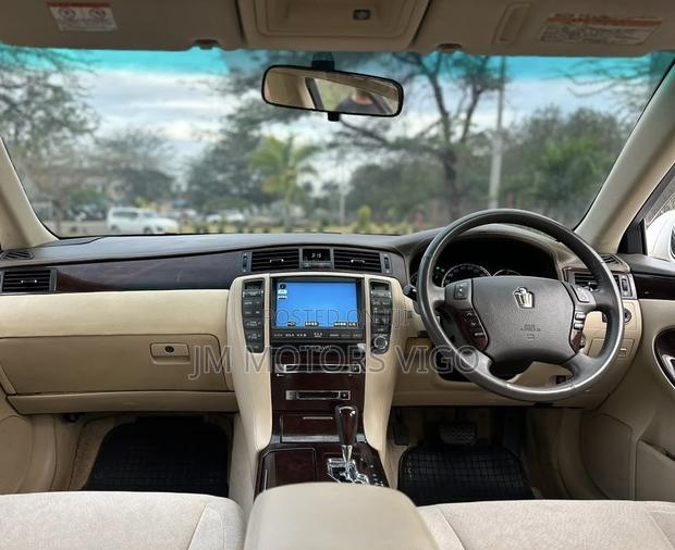 Toyota Crown 2006 Pearl