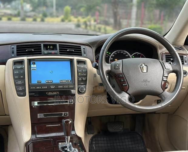 Toyota Crown 2006 Pearl