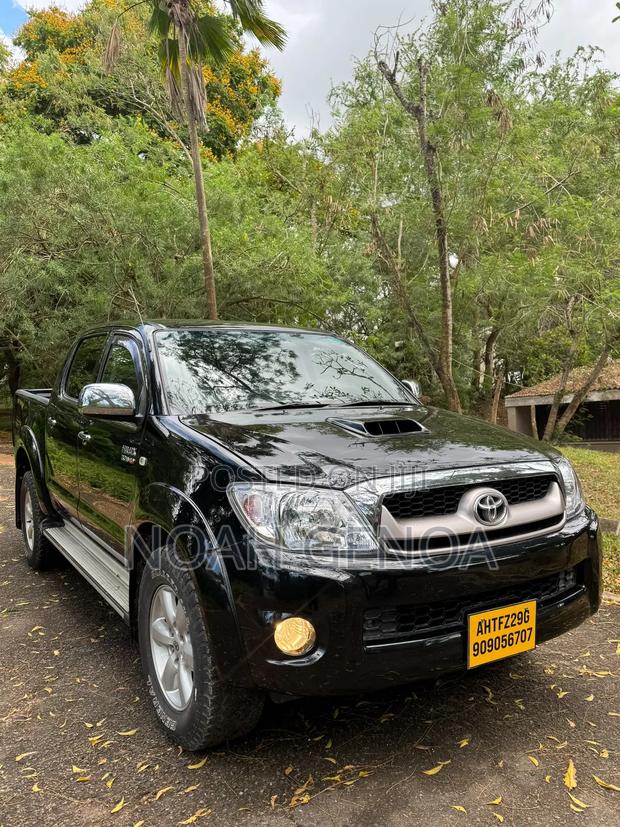 Toyota Hilux 2.5 D-4D 4X4 SRX 2011 Black