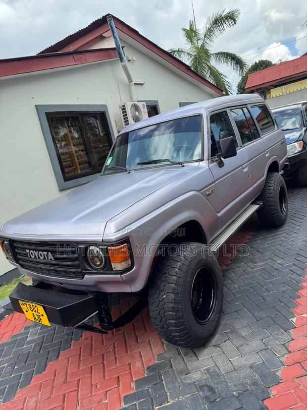 Toyota Land Cruiser Wagon 1983 Pink