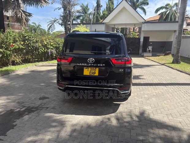 Toyota Land Cruiser 2023 Black
