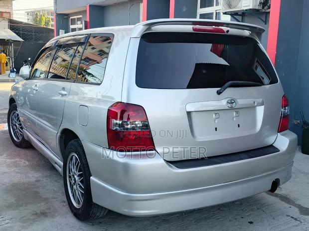 Toyota Kluger 2005 Silver