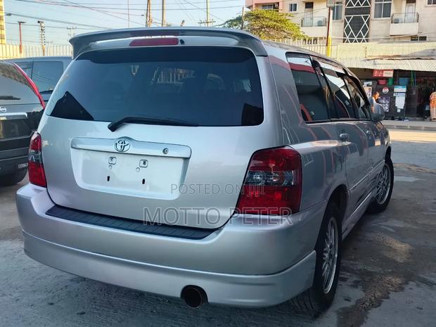 Toyota Kluger 2005 Silver