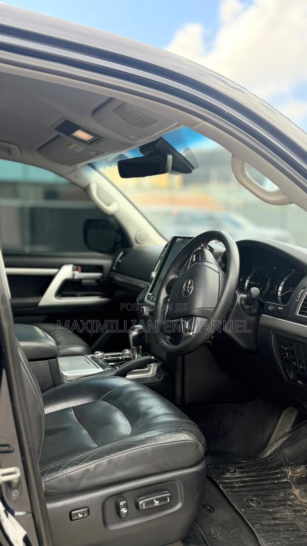 Toyota Land Cruiser 2017 Black