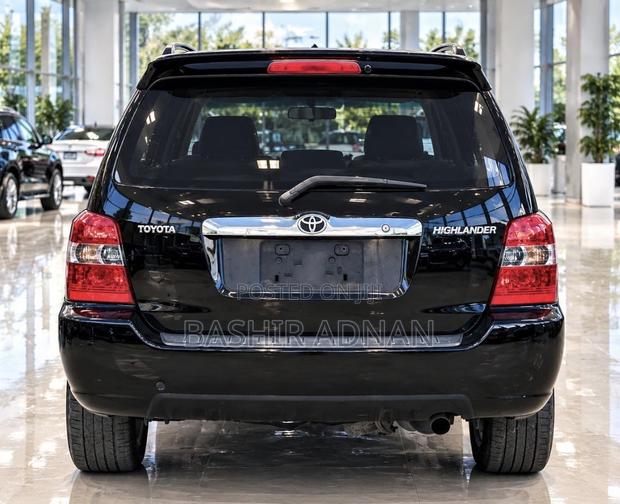 Toyota Highlander Base FWD 2004 Black