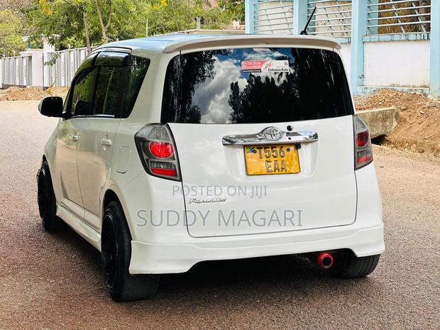 Toyota Ractis 2006 White