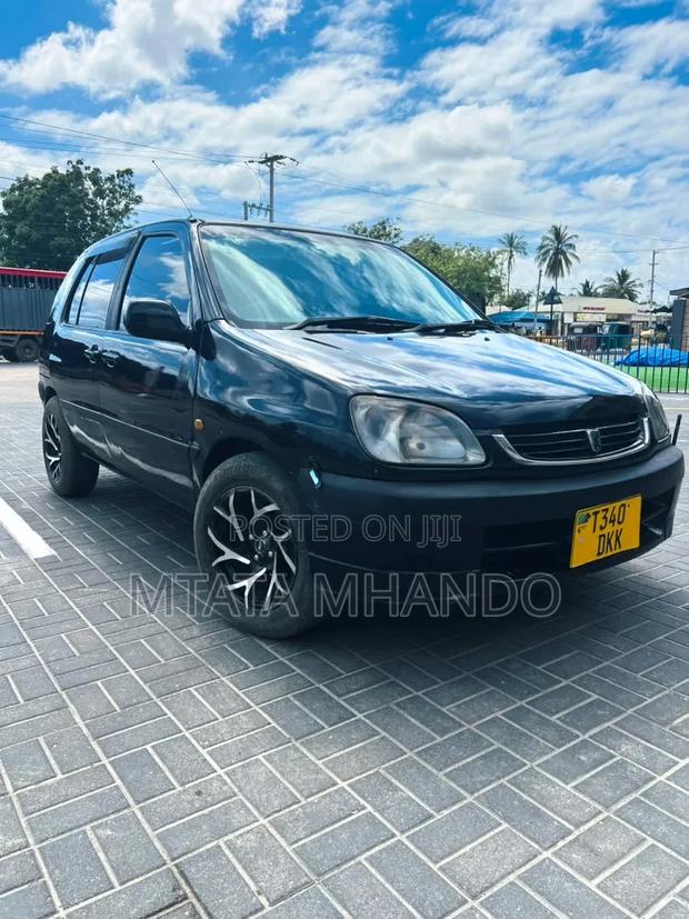 Toyota Raum 1.5 AWD 2004 Black