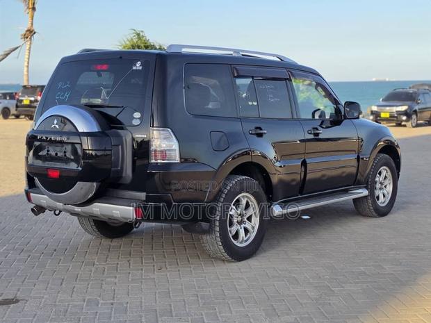 Mitsubishi Pajero 2010 Black