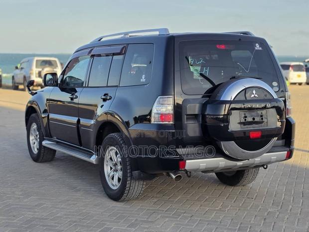Mitsubishi Pajero 2010 Black