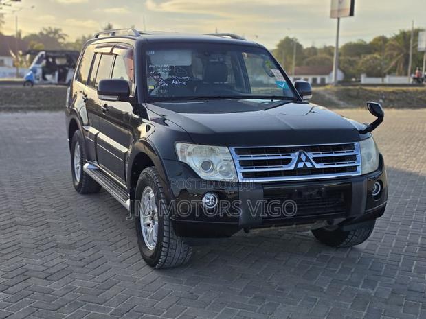 Mitsubishi Pajero 2010 Black
