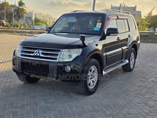 Mitsubishi Pajero 2010 Black