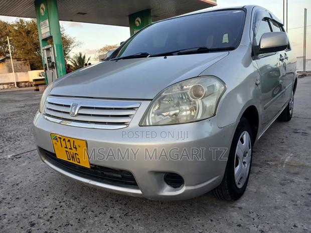 Toyota Raum 1.5 FWD 2004 Beige
