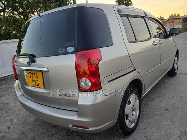 Toyota Raum 1.5 FWD 2004 Beige