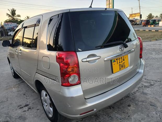 Toyota Raum 1.5 FWD 2004 Beige