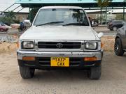 Toyota Hilux 2000 White for sale
