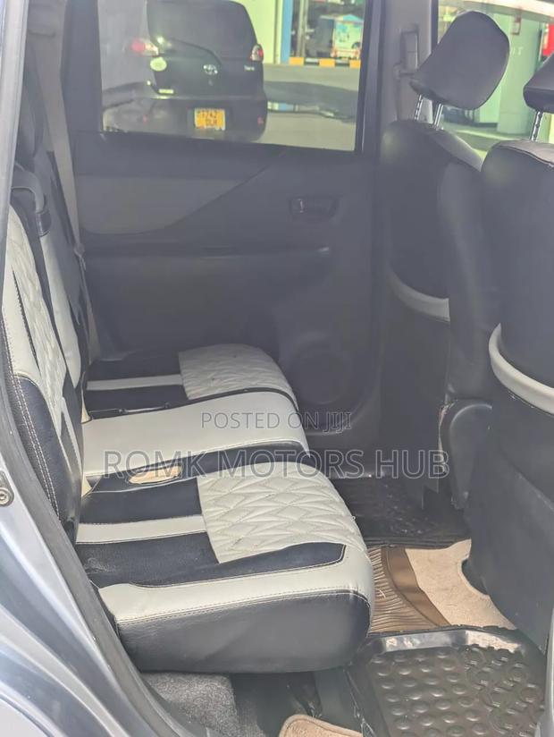 Toyota Ractis 2009 Gray