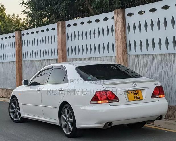 Toyota Crown Royale 2005 White
