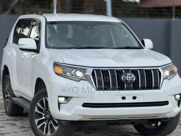 Toyota Land Cruiser Prado 2023 White