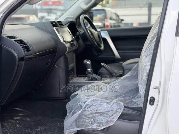 Toyota Land Cruiser Prado 2023 White