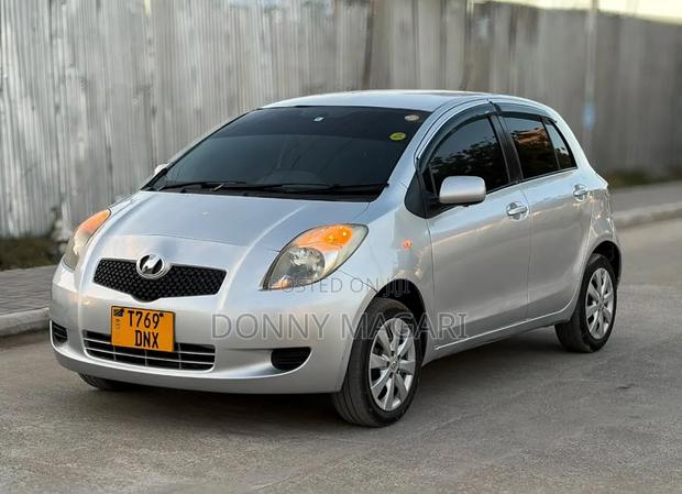 Toyota Vitz 2006 Silver